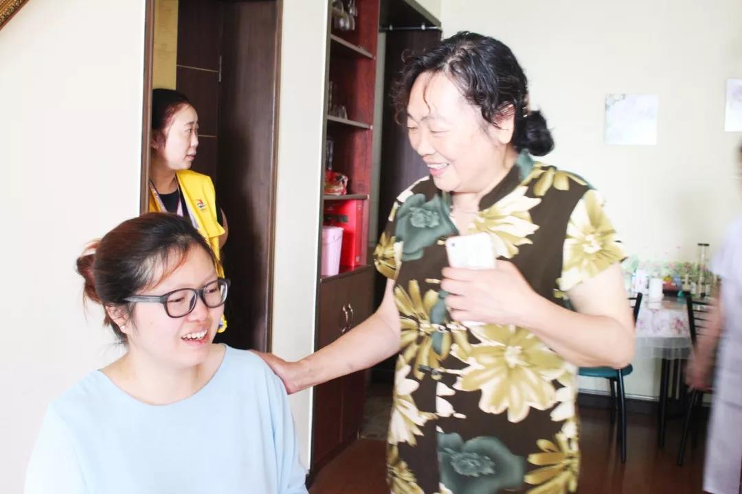 重庆重庆明好医院看望慰问社区残疾孕妇2